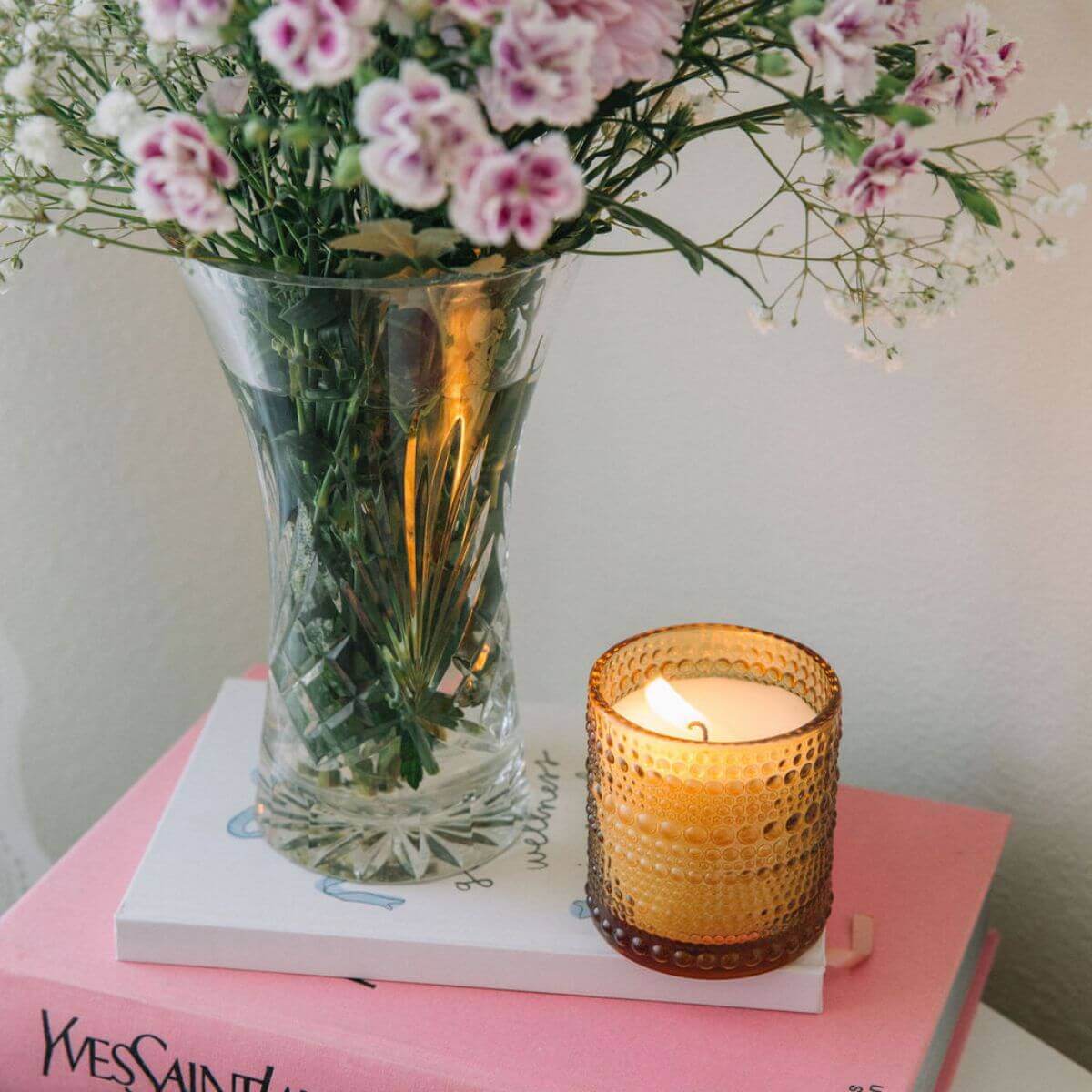 White Lily Scented Candle - Aromática