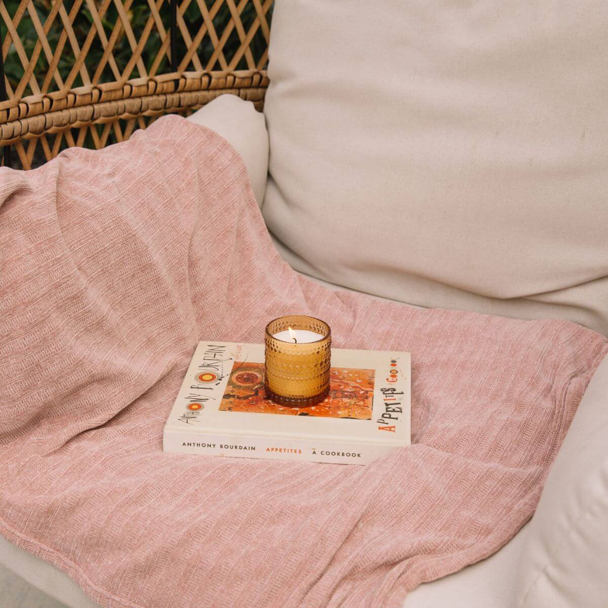 White Lily Scented Candle - Aromática