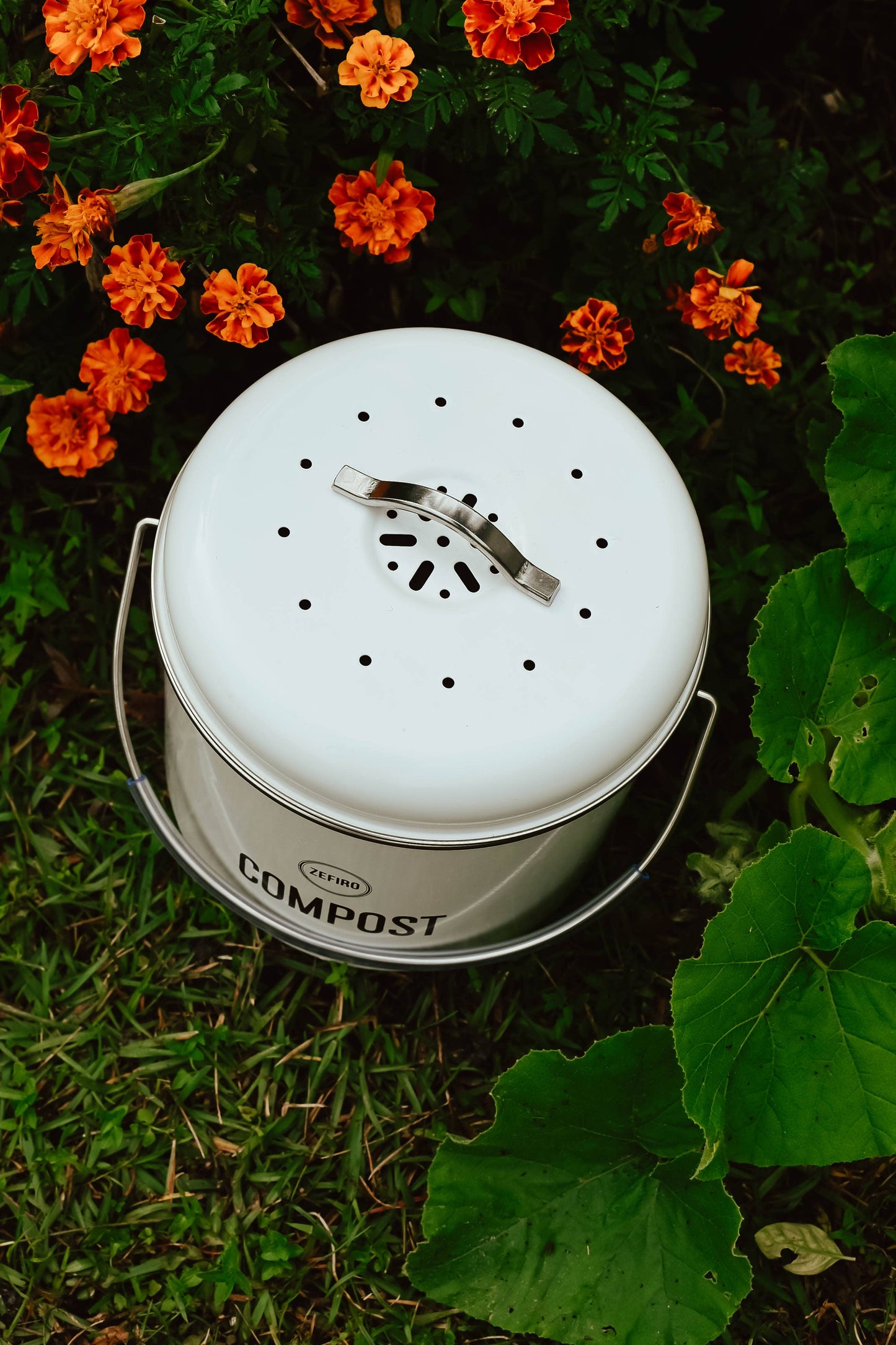 Stainless Steel Countertop Compost Bin – White (0.8 Gallons)